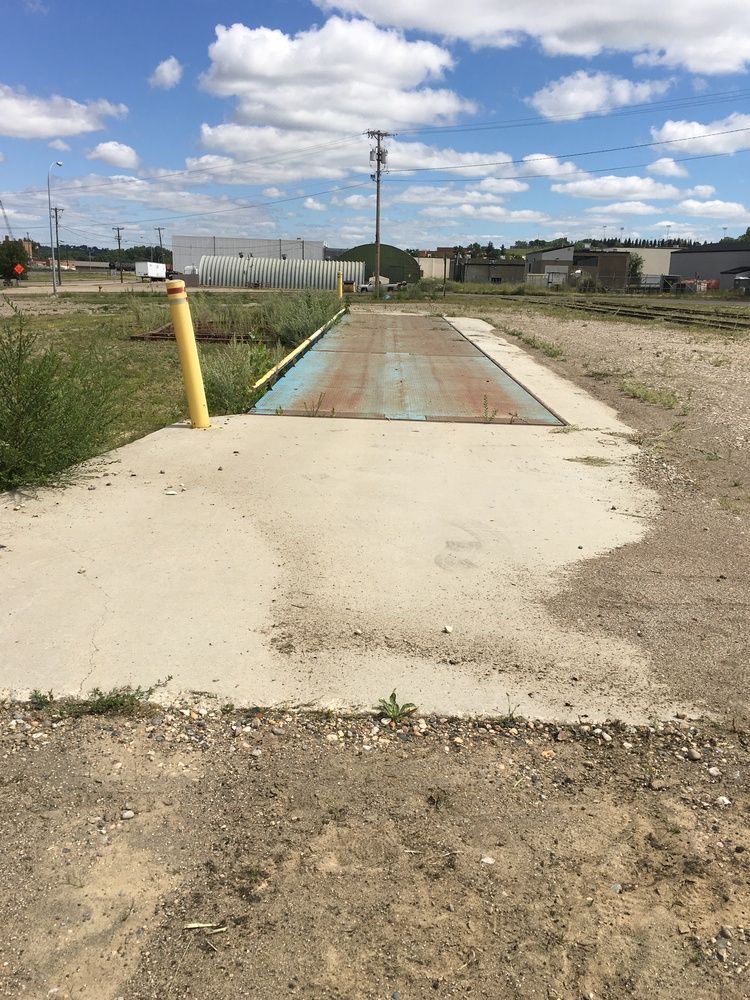 +/- 6 acres with Rail Access : 1280 18th St SW, Minot, ND 58701